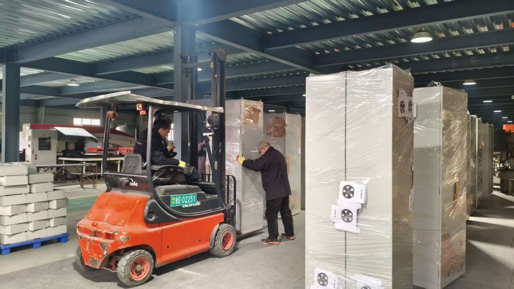 Low-voltage distribution cabinet shipment