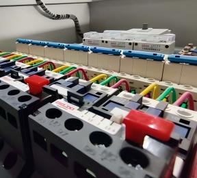 Manufacturer’s brief analysis of the differences between switchgear and distribution cabinet